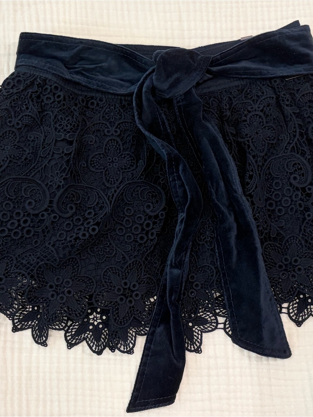 Abercrombie & Fitch Intricate Black Lace Mini Skirt with Velvet Tie Sz 4 NWT